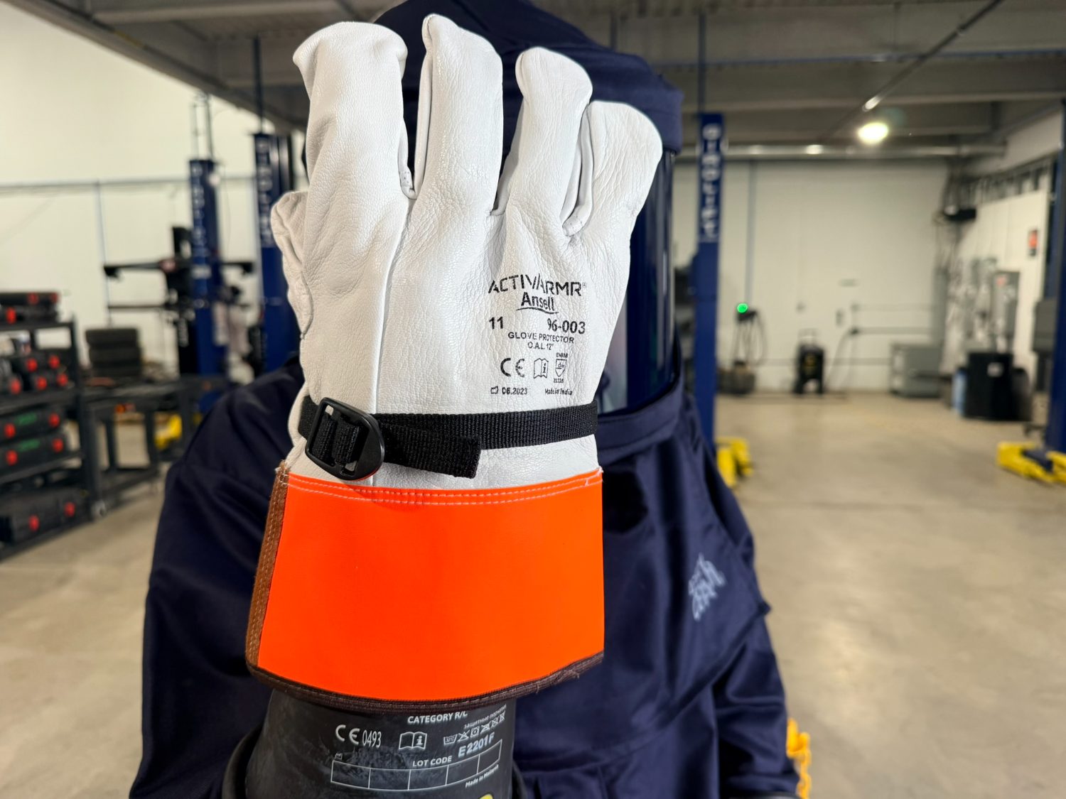 Gants isolants et protège-gants en cuir