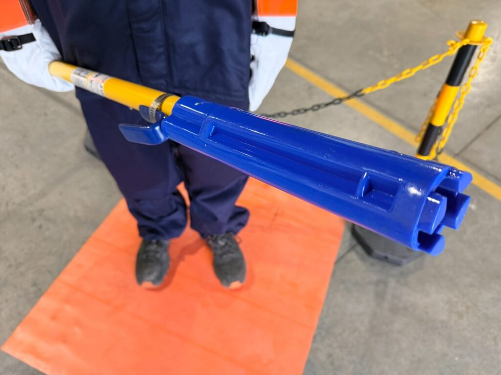 Perche de secours 45 kV en atelier